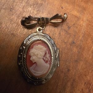 Cameo Locket Bow Ribbon Dangle Drop Gold Tone Brooch Pin 1.3" x 1.9" H Vintage